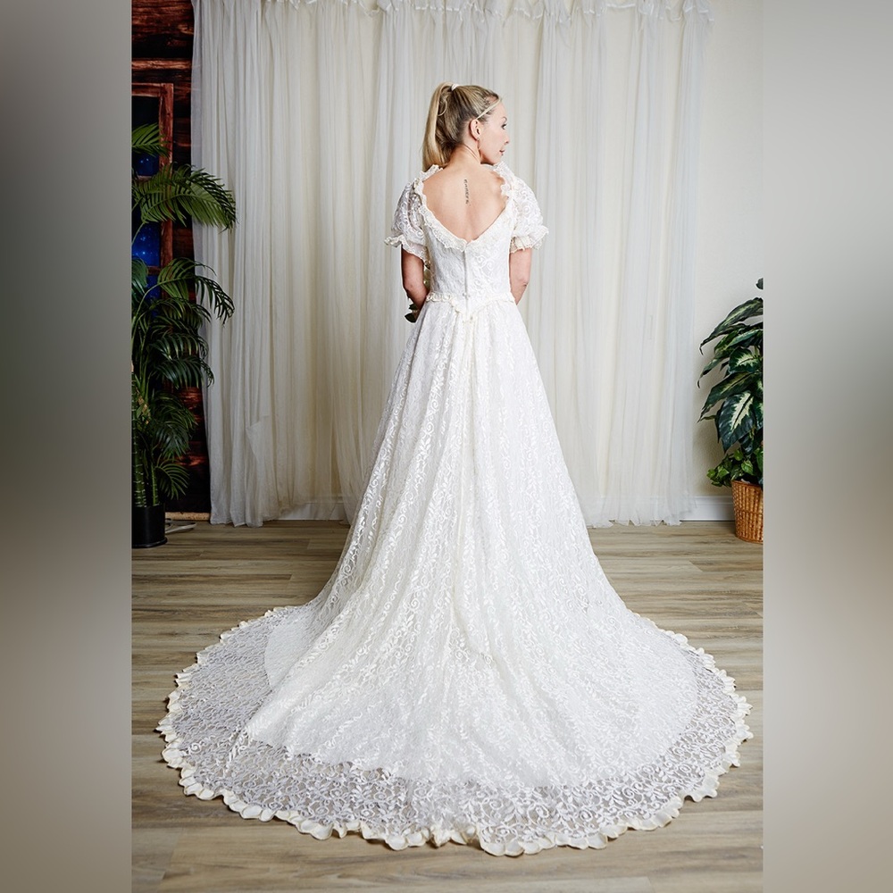 Vintage 80s Cream Lace Wedding Dress medium